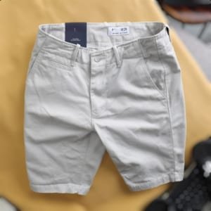 Quần short kaki Gap màu kem