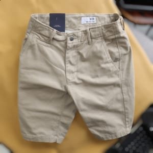 Quần short kaki Gap màu vàng