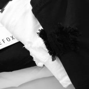 Quần jean Defoxx rách gối đen trắng